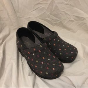 DANSKO VEGAN CLOGS 🌱